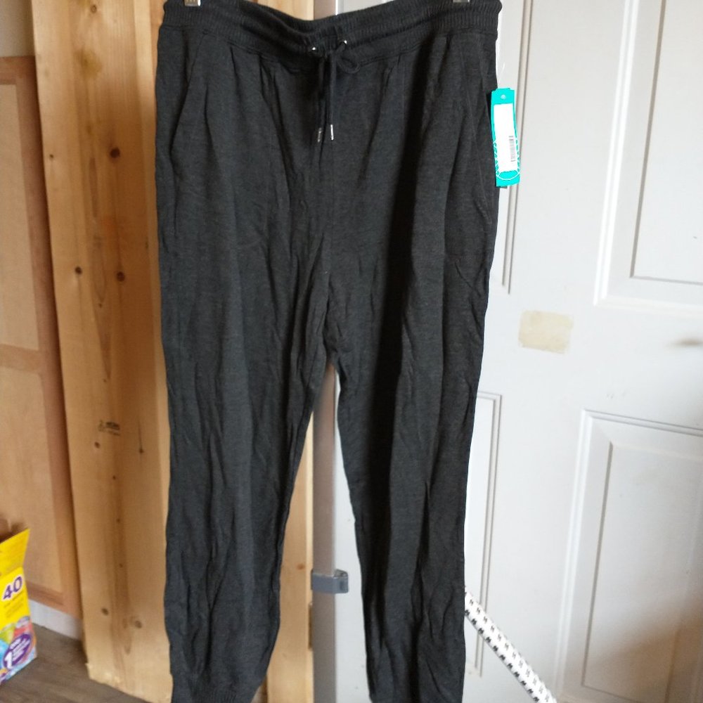 SPLENDID JOGGER PANTS... NWT
